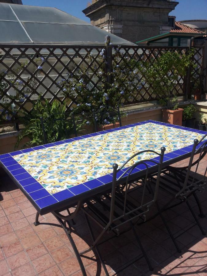A wonderful penthouse in Naples Appartement Buitenkant foto