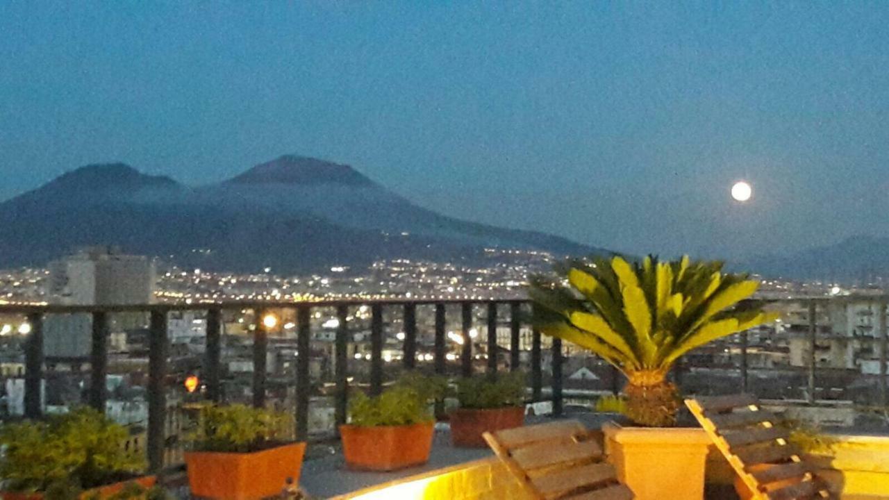 A wonderful penthouse in Naples Appartement Buitenkant foto