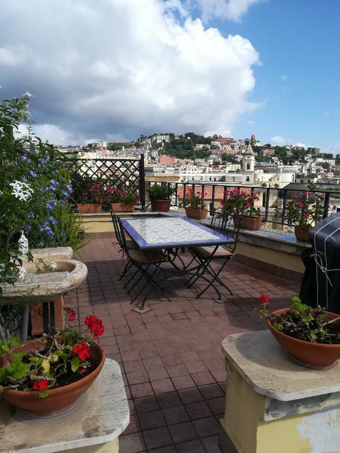 A wonderful penthouse in Naples Appartement Buitenkant foto